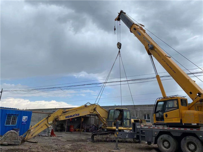 漠河市25吨吊车的工作半径是多少？