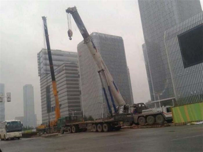 漠河市“自动找平”—— 吊车的 “平地神器” 技术