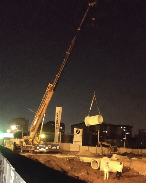 漠河市“弯臂矫正”—— 吊车的 “形变补偿” 技术